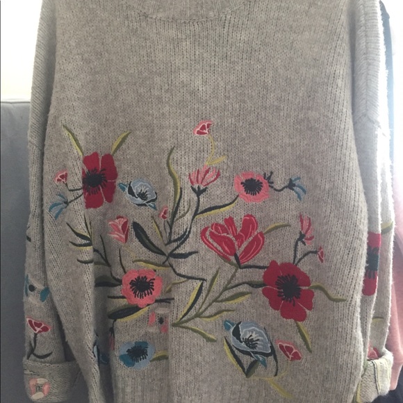 Guess Sweater - Picture 2 of 3